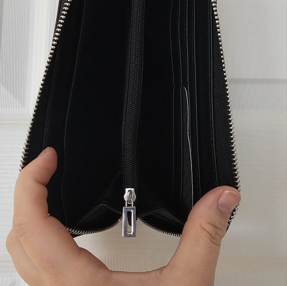 GUESS Wallet - Picture 2 of 2
